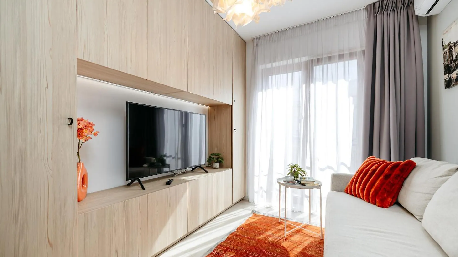 Apartment Piata Romana - Mendeleev 33 Bucharest
